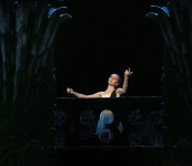 у виставі У полоні пристрастей (Камінний господар) 