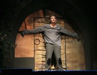 у виставі У полоні пристрастей (Камінний господар) 