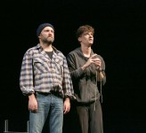 у виставі Дивний випадок із собакою у нічний час 