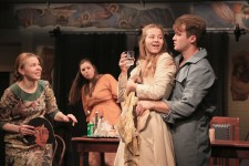 у виставі Святе сімейство 