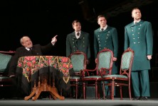 у виставі Тепленьке місце 