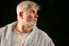 у виставі Фальшива нота 