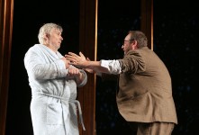 у виставі Фальшива нота 