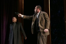 у виставі Фальшива нота 