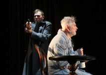 у виставі Фальшива нота 