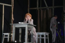 у виставі Каліка з острова Інішмаан 