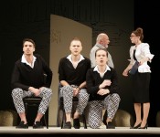 у виставі Потрібен брехун! 