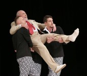 у виставі Потрібен брехун! 