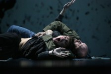 у виставі Дивний випадок із собакою у нічний час 