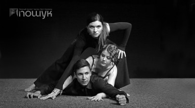 За зачиненими дверима